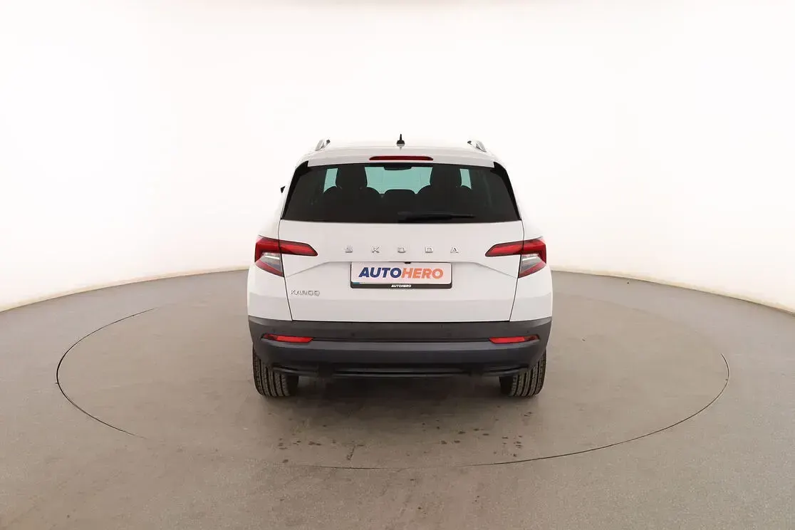 Usado Skoda Karoq Ambition 150 CV (110 kW) 2020 Blanco SUV