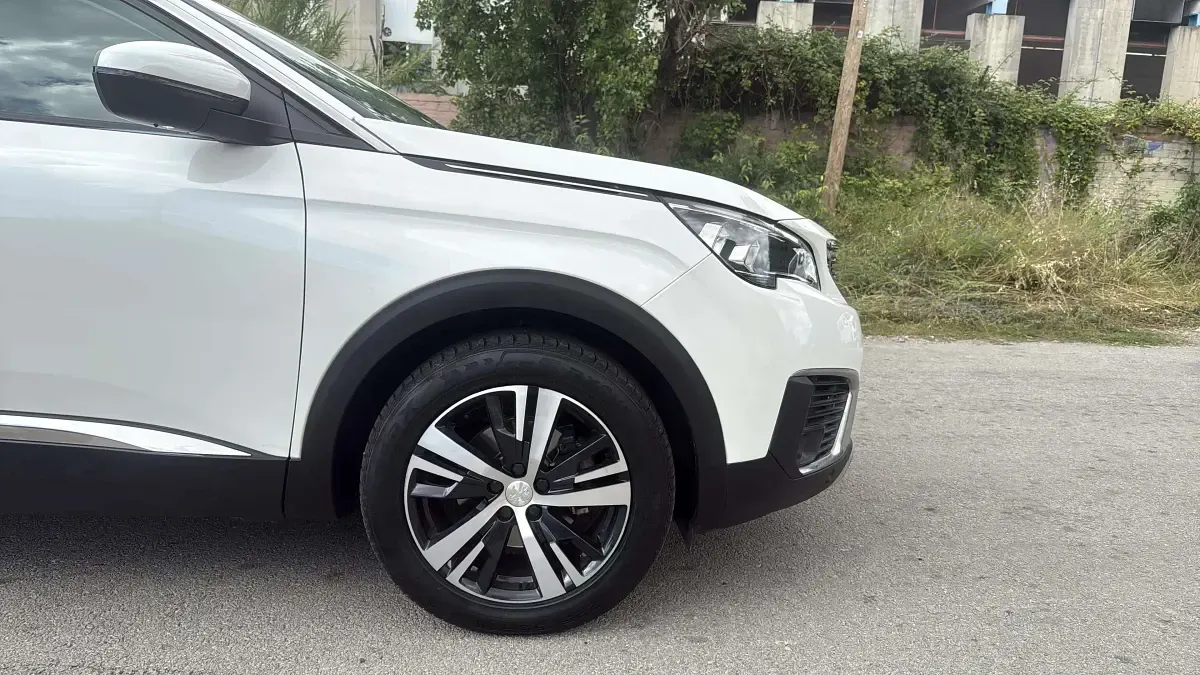 Usado Peugeot 5008 Active 130 CV (95 kW) 2019 Blanco SUV
