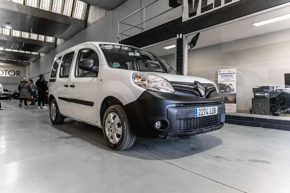 Usado Renault Kangoo LIMITED 90 CV (66 kW) 2019 Blanco Monovolumen