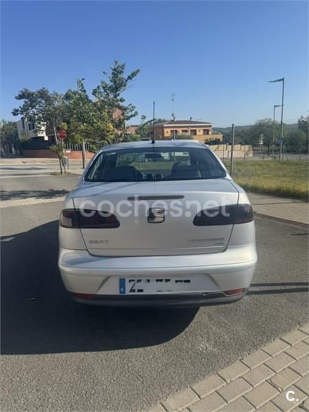 Gris / plata Usado 2003 Seat Cordoba Sport Berlina | 2300 € (Precio justo) - Imagen 1/2