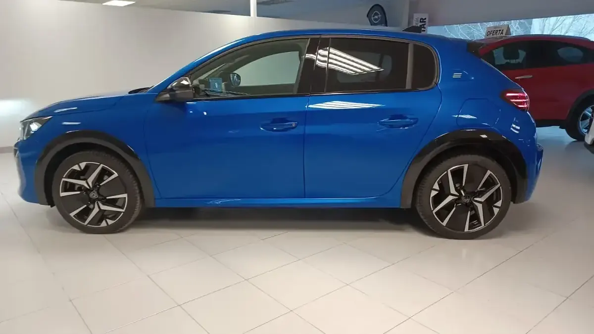 Usado Peugeot e-208 GT 114 kW (156 CV) 2024 Azul Utilitario