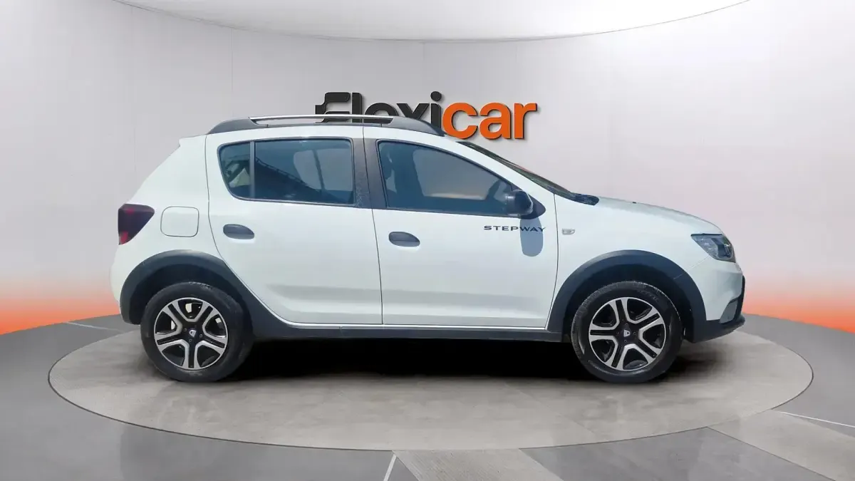 Usado Dacia Sandero Comfort 100 CV (73 kW) 2020 Blanco Berlina