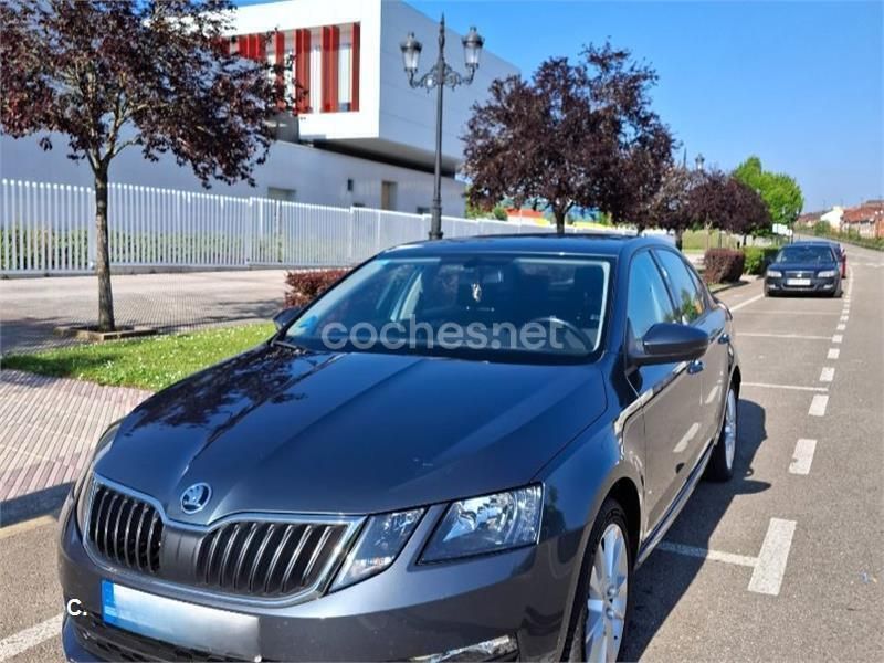 Usado Skoda Octavia 110 CV (80 kW) 2017 Gris / plata Berlina