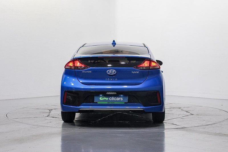 Usado Hyundai Ioniq 141 CV (103 kW) 2017 Azul Utilitario