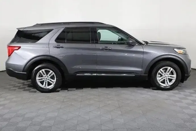 Usado Ford Explorer Limited 280 CV (205 kW) 2017 Plateado SUV
