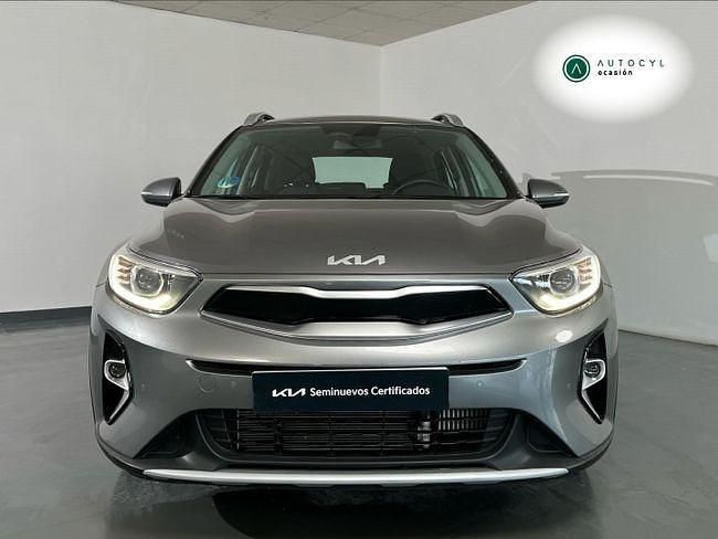 Usado Kia Stonic 100 CV (73 kW) 2025 Gris SUV