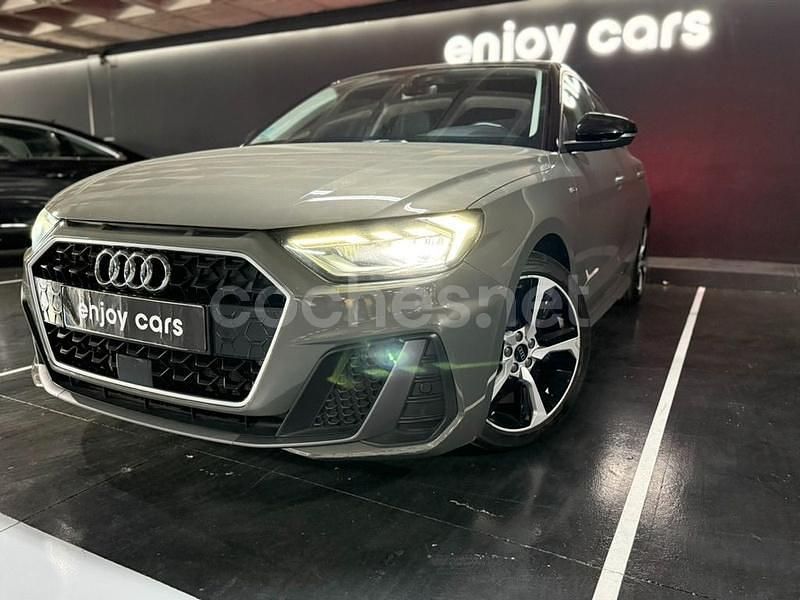 Usado Audi A1 Sportback Ambiente 110 CV (80 kW) 2021 Gris / plata Utilitario