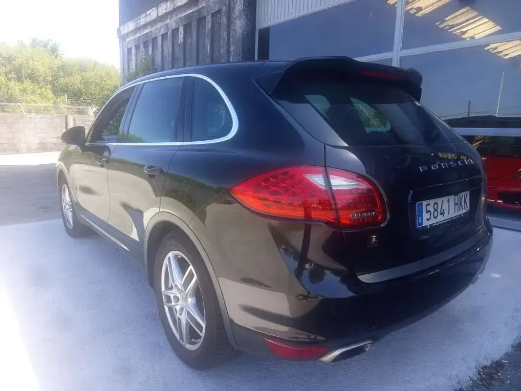 Usado Porsche Cayenne Diesel 245 CV (180 kW) 2012 Negro SUV
