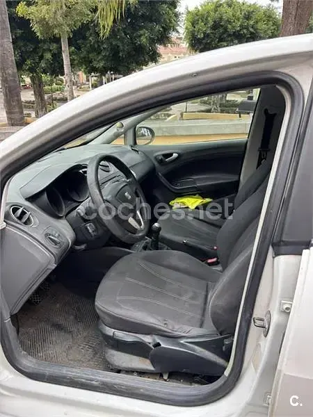 Usado Seat Ibiza Reference 85 CV (62 kW) 2012 Blanco Berlina