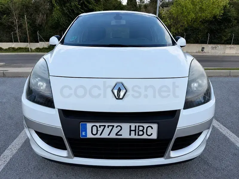 Usado Renault Scénic III 110 CV (80 kW) 2010 Blanco Monovolumen