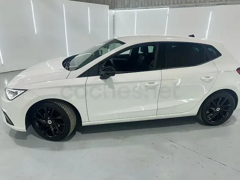 Usado Seat Ibiza FR 150 CV (110 kW) 2022 Blanco Utilitario
