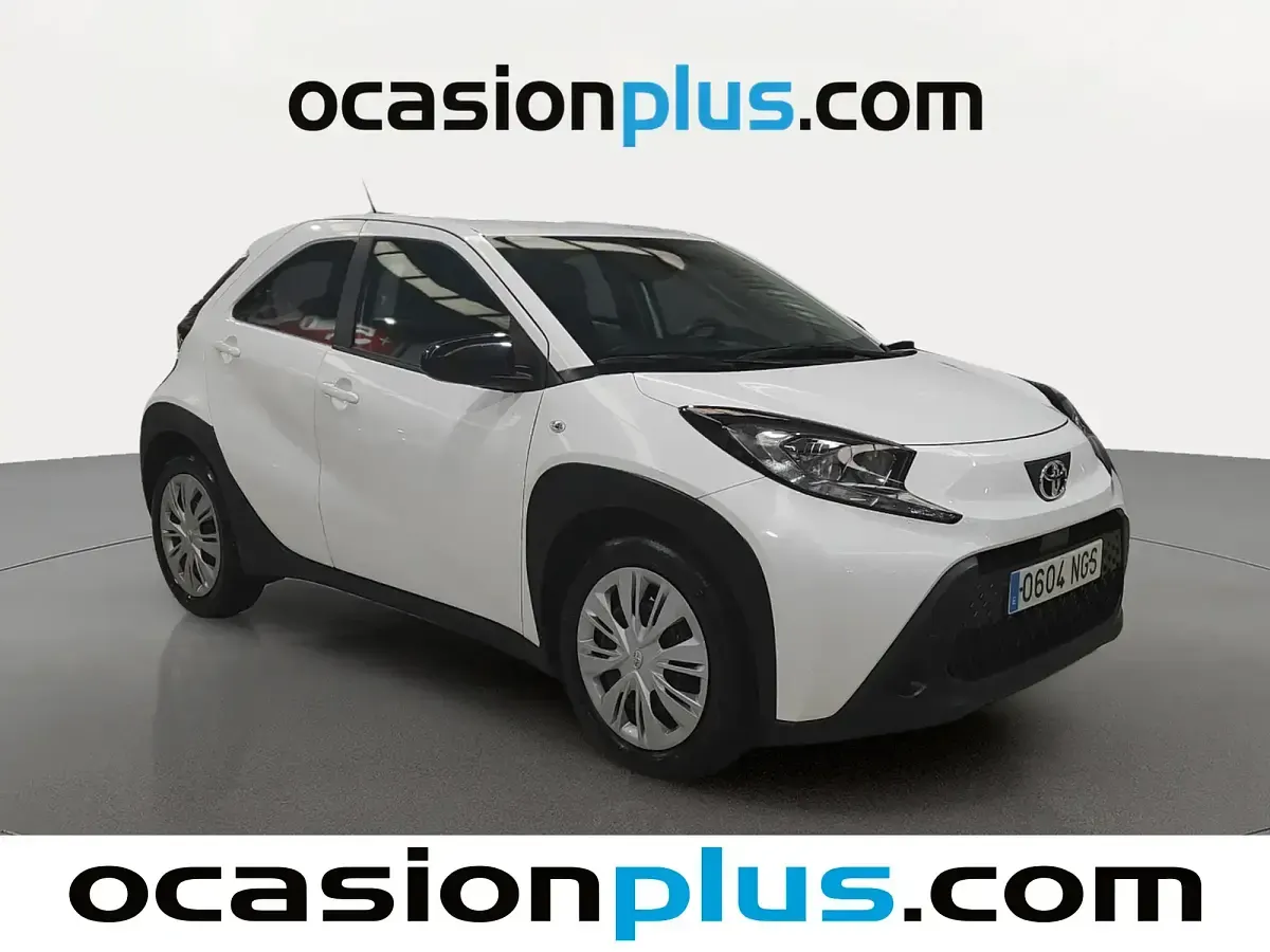 Usado Toyota Aygo X Play 72 CV (52 kW) 2023 Blanco SUV