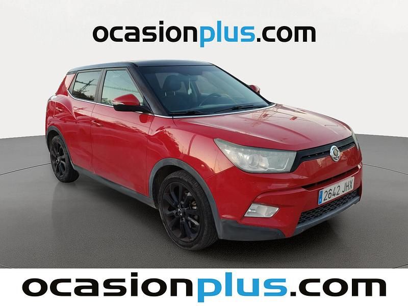 Usado Ssangyong (KGM) Tivoli Limited 116 CV (85 kW) 2015 Rojo SUV