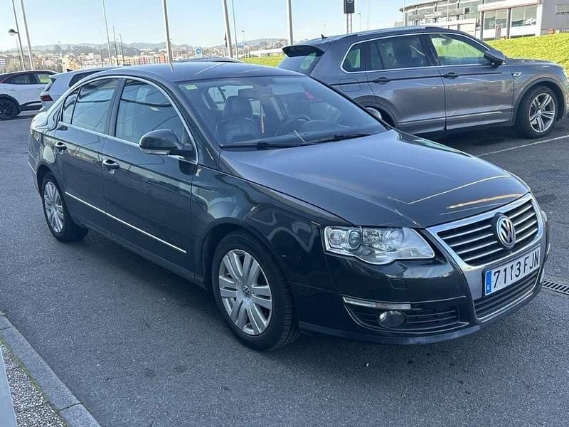 Usado VW Passat Highline 140 CV (102 kW) 2007 Negro Berlina