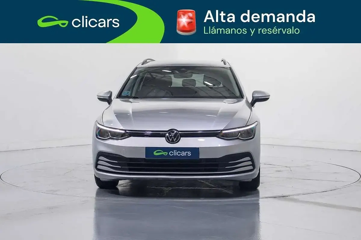 Usado VW Golf VIII Life 116 CV (85 kW) 2022 Plateado Familiar