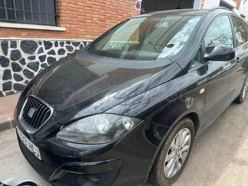 Usado Seat Altea XL Style 105 CV (77 kW) 2011 Negro Monovolumen