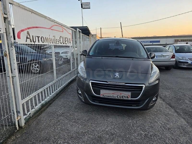 Usado Peugeot 5008 Active 120 CV (88 kW) 2016 Gris / plata Monovolumen