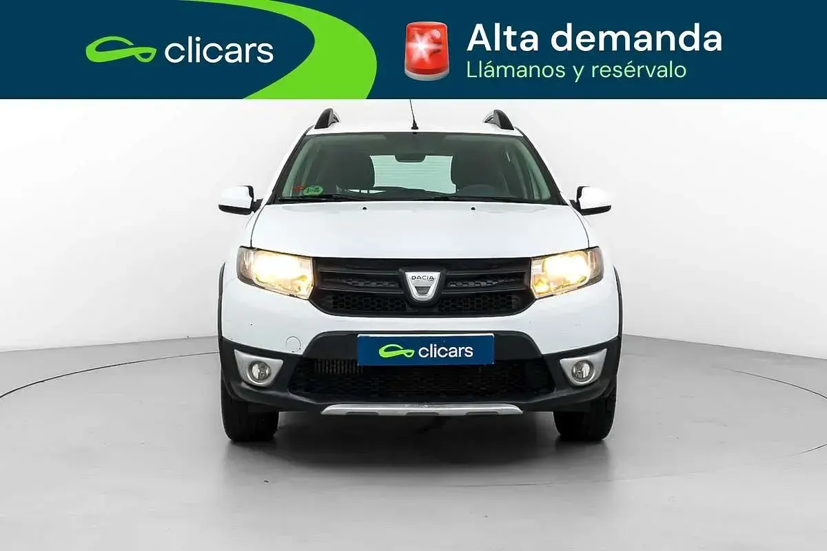 Usado Dacia Sandero Stepway 90 CV (66 kW) 2016 Blanco Utilitario