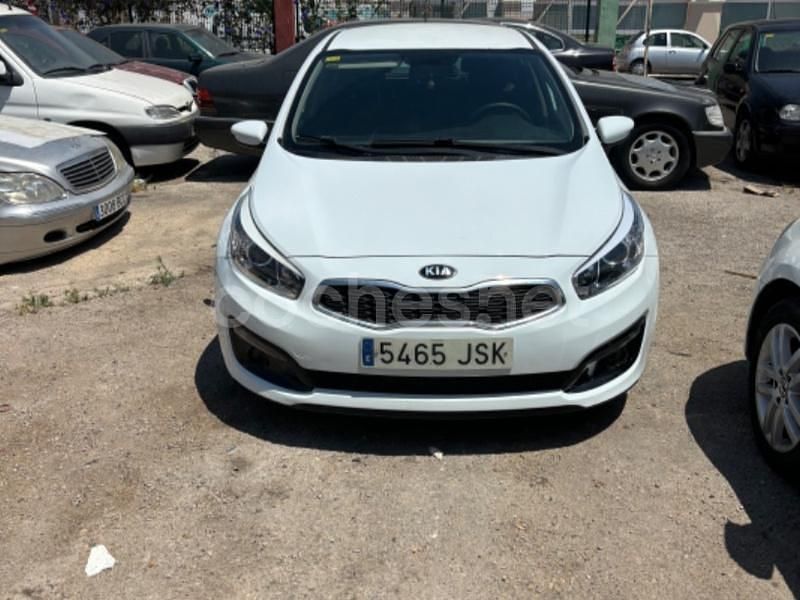 Blanco Usado 2017 Kia Ceed GT Berlina | 8900 € (Super precio) - Imagen 1/4