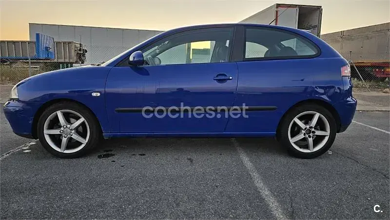 Usado Seat Ibiza 100 CV (73 kW) 2005 Azul Utilitario