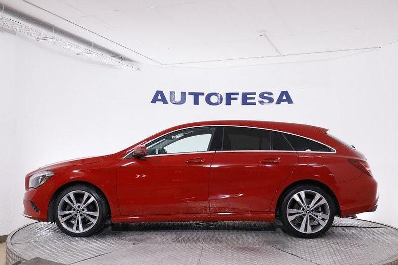 Usado Mercedes CLA200 Urban 136 CV (100 kW) 2018 Rojo Utilitario