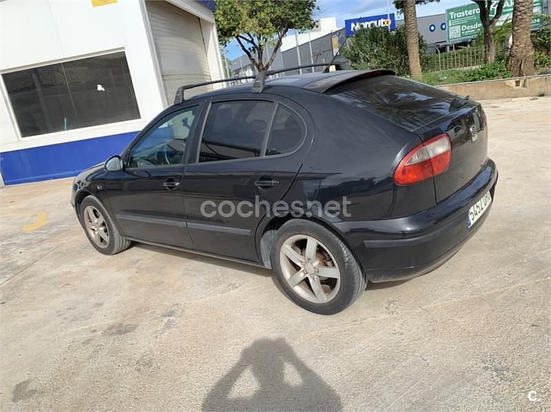Usado Seat Leon Sport 130 CV (95 kW) 2005 Negro Berlina