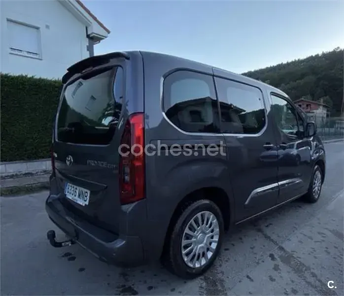 Usado Toyota Proace Verso Active 131 CV (96 kW) 2024 Gris / plata Familiar