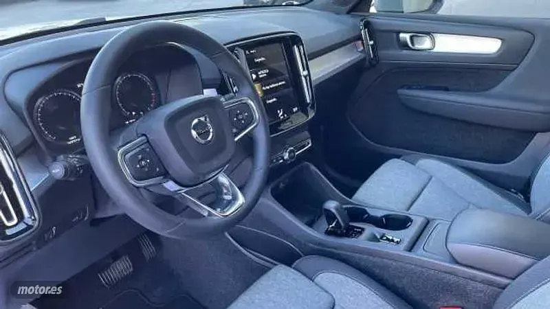 Usado Volvo XC40 Core 2024 Gris SUV