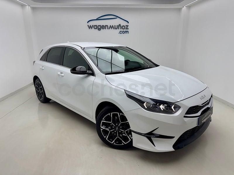Usado Kia Ceed Style 100 CV (73 kW) 2025 Blanco Utilitario