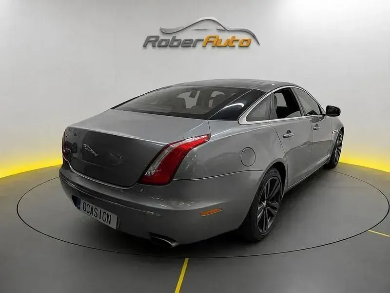 Usado Jaguar XJ Premium Luxury 385 CV (283 kW) 2011 Gris Berlina