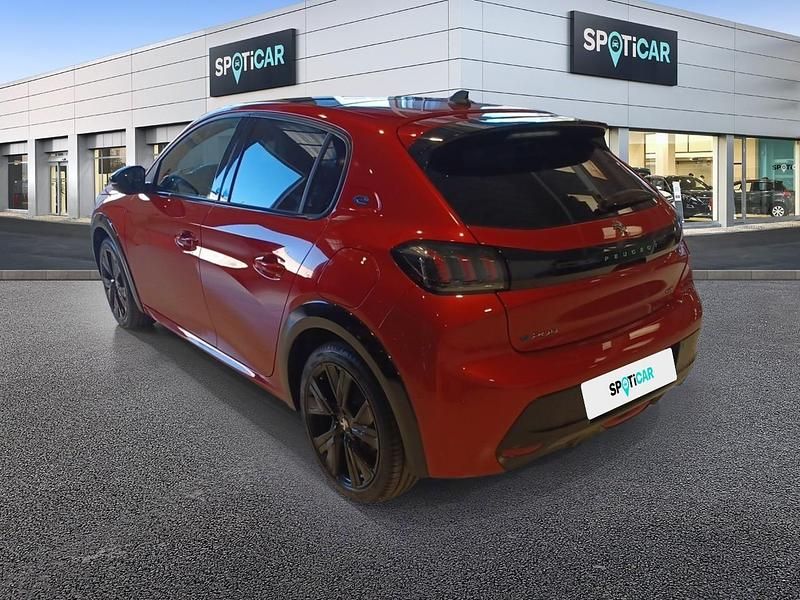 Usado Peugeot e-208 GT 100 kW (136 CV) 2023 Rojo Utilitario
