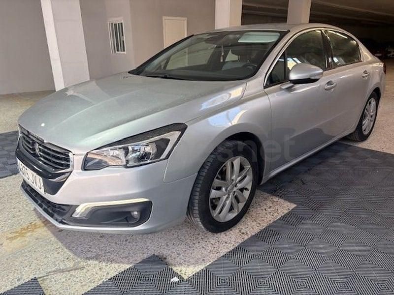 Usado Peugeot 508 Active 120 CV (88 kW) 2017 Gris / plata Berlina