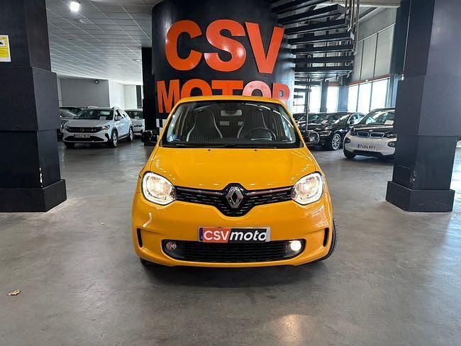 Usado Renault Twingo Techno 60 kW (82 CV) 2023 Amarillo Utilitario