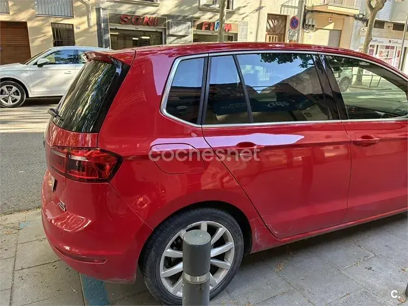 Usado VW Golf Sportsvan Sportline 110 CV (80 kW) 2014 Rojo Monovolumen