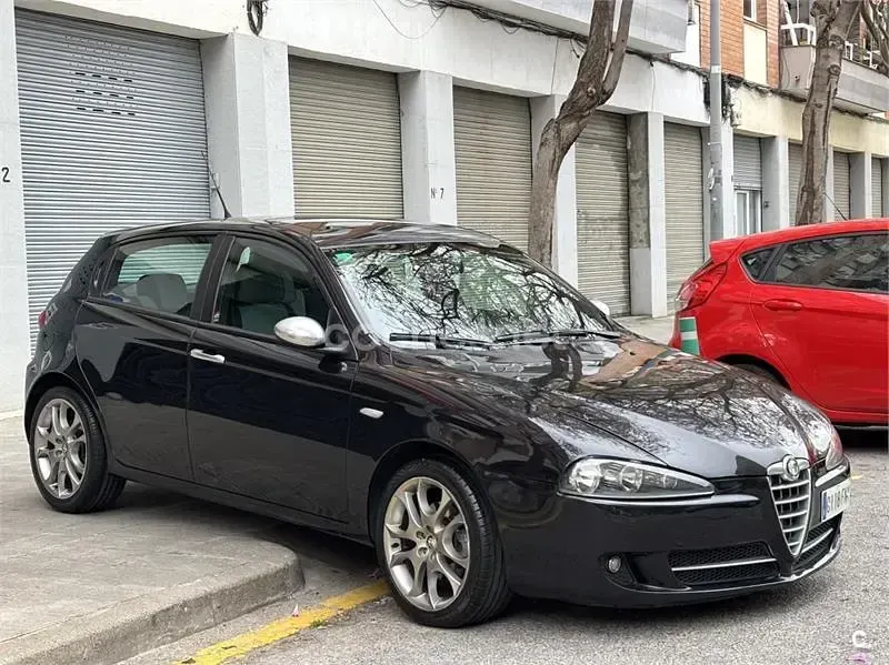 Usado Alfa Romeo 147 120 CV (88 kW) 2007 Negro Utilitario