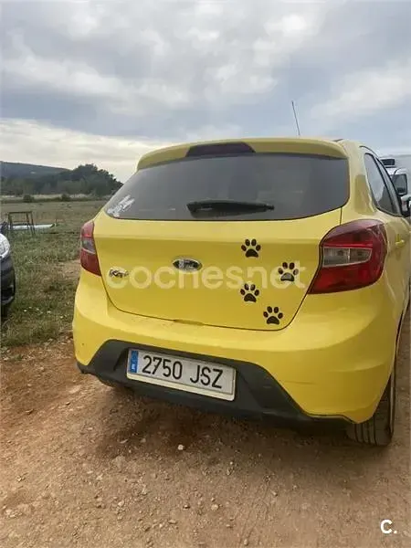 Usado Ford Ka Plus Active 85 CV (62 kW) 2017 Amarillo Utilitario