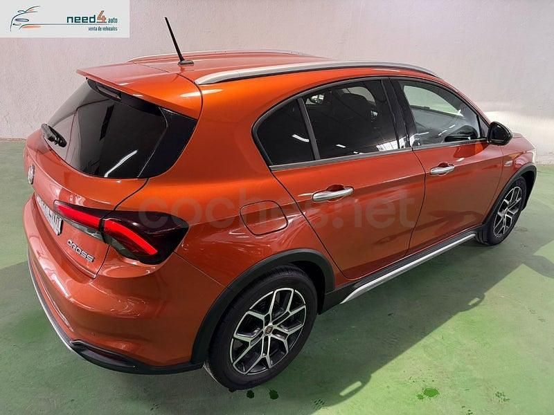 Usado Fiat Tipo Cross 101 CV (74 kW) 2021 Naranja Berlina