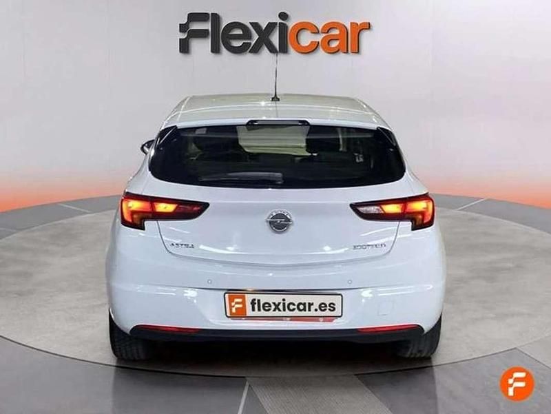 Usado Opel Astra Selective 110 HP (80 kW) 2019 Branco Citadino