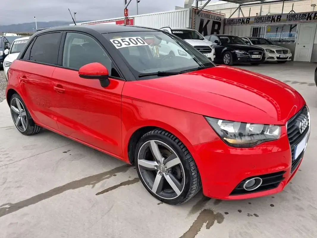Usado Audi A1 Sportback Attraction 105 CV (77 kW) 2014 Rojo Utilitario