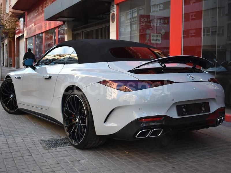 Usado Mercedes SL63 AMG AMG 585 CV (430 kW) 2023 Gris / plata Descapotable