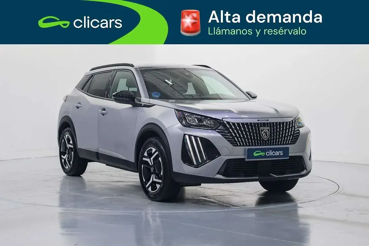 Usado Peugeot e-2008 Allure 114 kW (156 CV) 2025 Plateado SUV