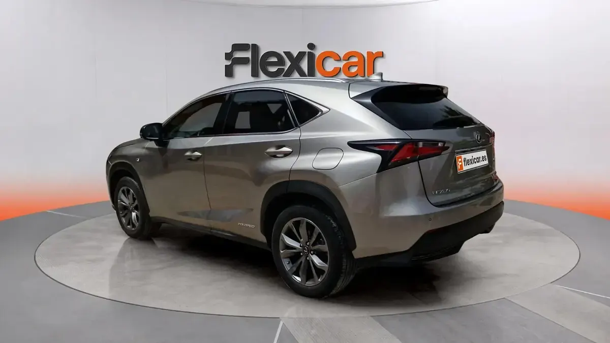 Usado Lexus NX300h Sport Line 197 CV (144 kW) 2016 Gris SUV