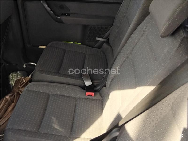 Usado VW Touran Highline 136 CV (100 kW) 2004 Gris / plata Monovolumen