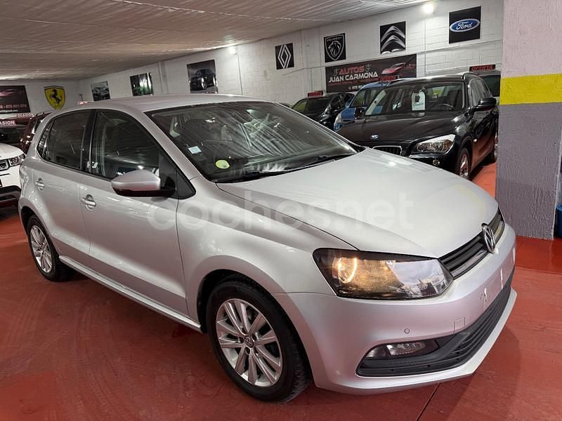 Usado VW Polo Sportline 90 CV (66 kW) 2015 Gris / plata Berlina