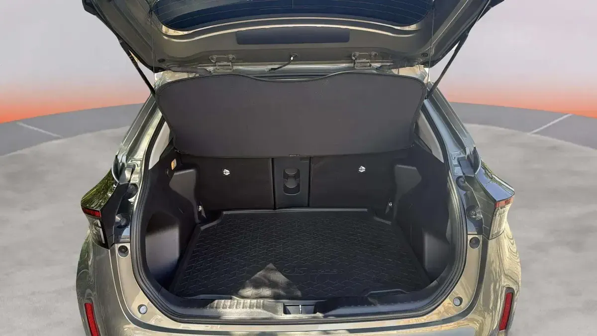 Usado Toyota Yaris Style 116 CV (85 kW) 2022 Gris Utilitario