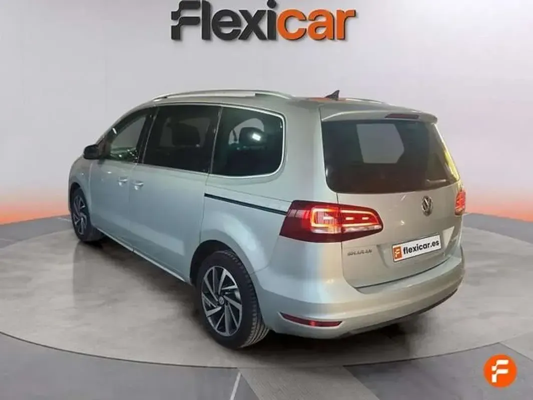 Usado VW Sharan Advance 150 CV (110 kW) 2018 Gris Monovolumen