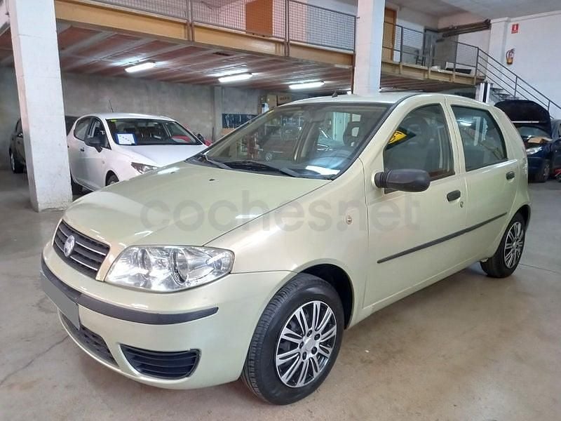 Usado Fiat Punto Dynamic 60 CV (44 kW) 2006 Beige Utilitario