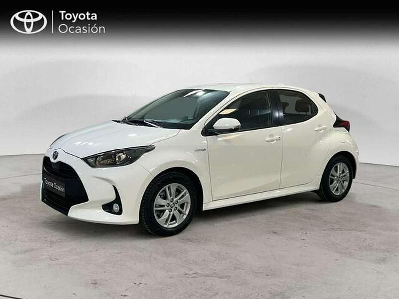Blanco Usado 2021 Toyota Yaris Hybrid Active Berlina | 17.300 € (Precio justo) - Imagen 1/4