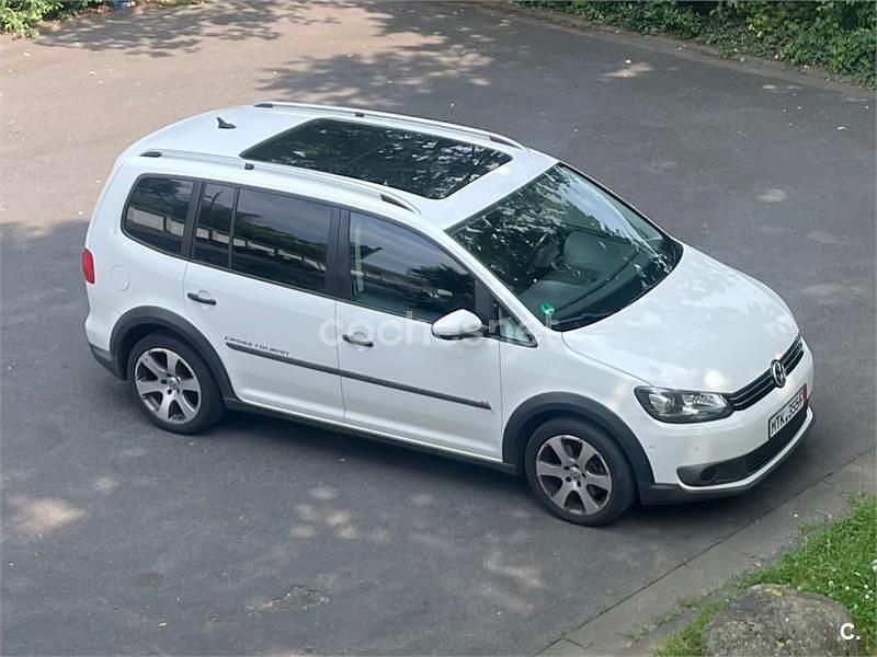 Usado VW Touran 170 CV (125 kW) 2012 Blanco Monovolumen