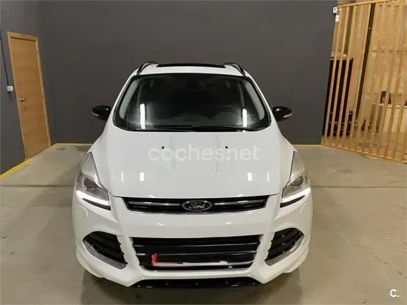 Usado Ford Kuga Titanium 180 CV (132 kW) 2014 Blanco SUV